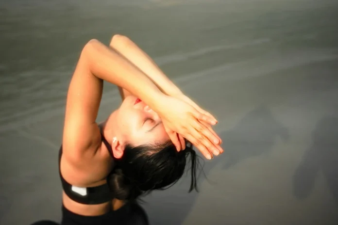 Hoe gezichtsyoga werkt: een natuurlijke weg naar een jeugdige uitstraling