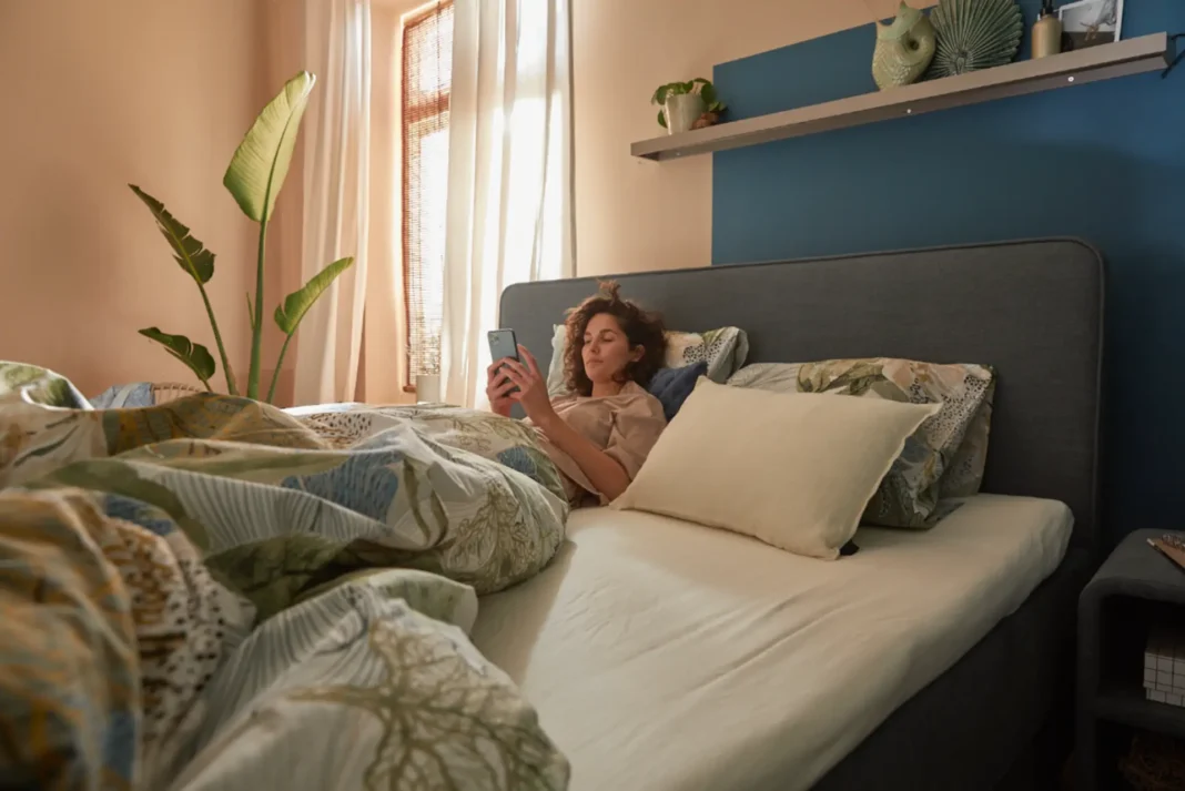 Één op de tien Nederlanders ervaart stress door de score die hun slaaptracker aangeeft Vrouwen zijn gevoeliger voor de slaapscore