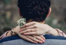 Emotionele verschillen tussen mannen en vrouwen: wat wetenschap onthult over herkenning, expressie en regulatie Emotionele verschillen tussen mannen en vrouwen: wat wetenschap onthult over herkenning, expressie en regulatie