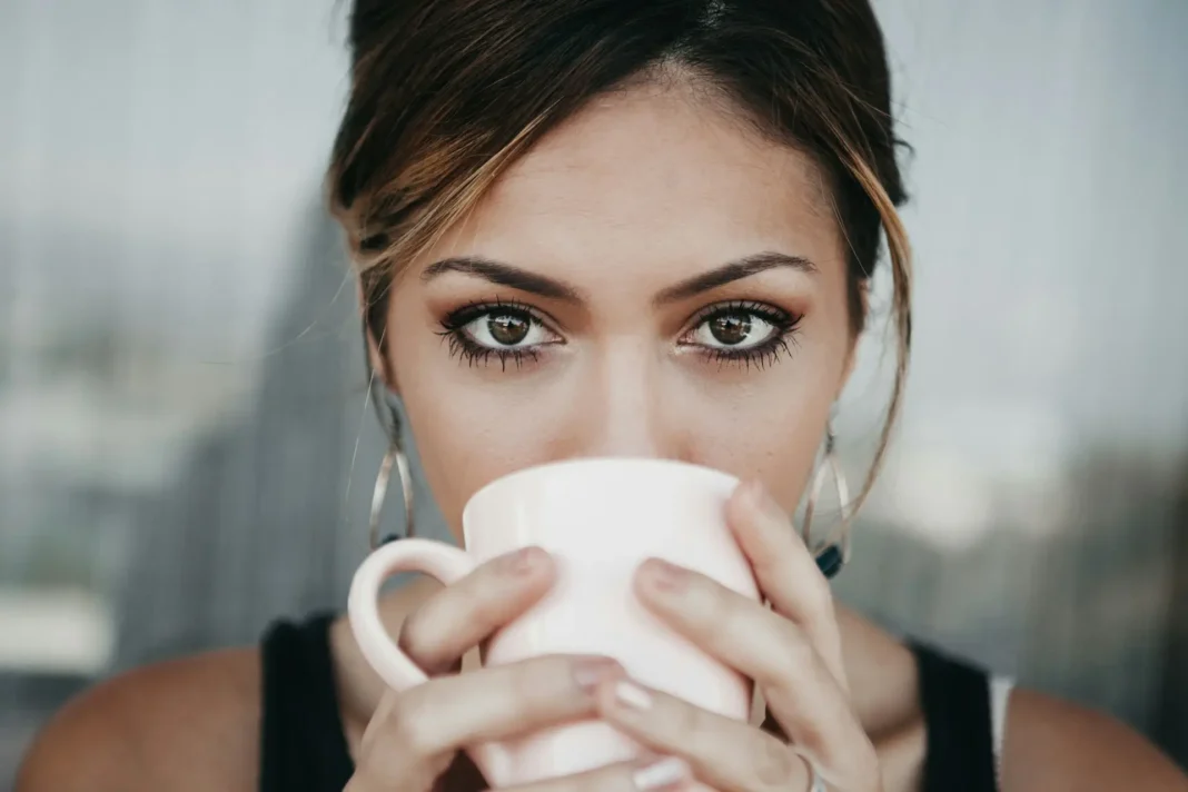 Minder cafeïne, meer balans – het verschil dat je pas voelt als je mindert Minder cafeïne, meer balans – het verschil dat je pas voelt als je mindert