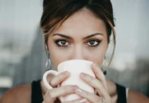 Minder cafeïne, meer balans – het verschil dat je pas voelt als je mindert Minder cafeïne, meer balans – het verschil dat je pas voelt als je mindert