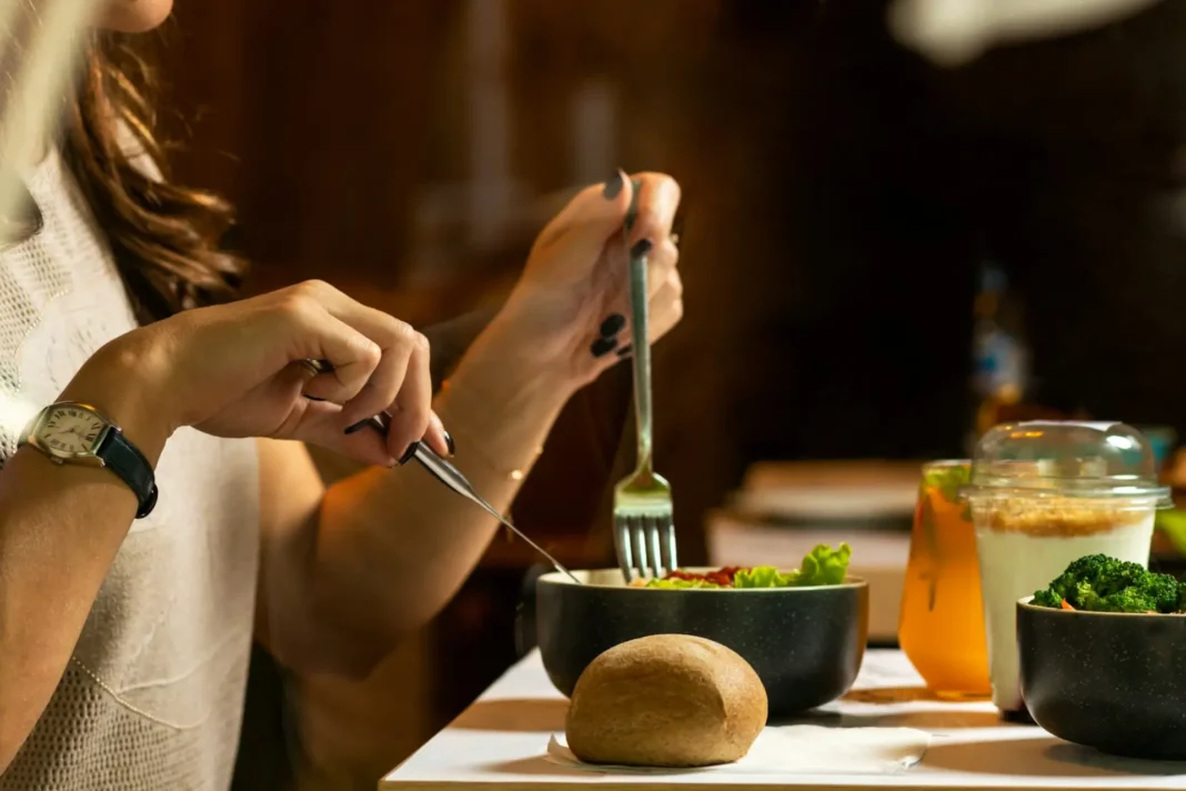 Intermittent fasting: strategische voeding tijdens het eetvenster voor verzadiging, ontstekingsreductie en hormonale regulatie