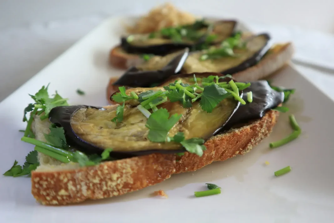 Sardientje met avocado en citroen op glutenvrij brood: een voedzame start van het eetvenster Sardientje met avocado en citroen op glutenvrij brood: een voedzame start van het eetvenster