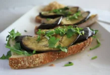 Sardientje met avocado en citroen op glutenvrij brood: een voedzame start van het eetvenster Sardientje met avocado en citroen op glutenvrij brood: een voedzame start van het eetvenster