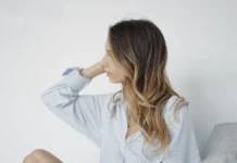 Natuurlijke haargroei: zo helpt hoofdhuidmassage met rozemarijnolie Natuurlijke haargroei: zo helpt hoofdhuidmassage met rozemarijnolie