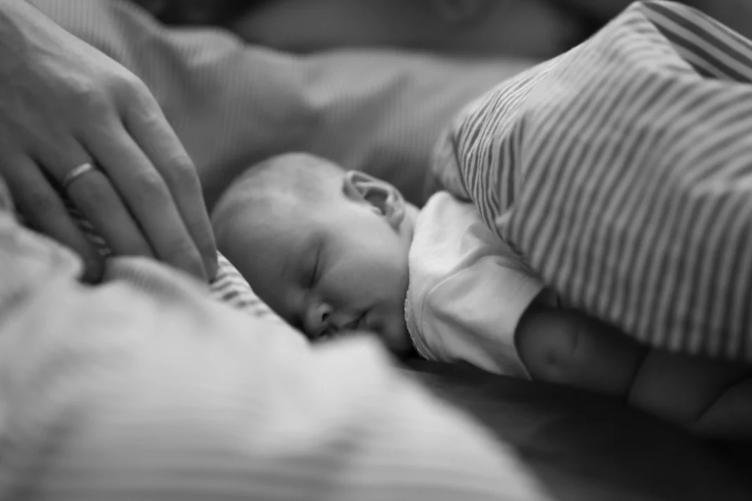 Slapeloze nachten met je baby? Zo creëer je meer rust en regelmaat Slapeloze nachten met je baby? Zo creëer je meer rust en regelmaat