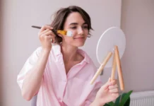Face taping tegen rimpels: werkt het echt of is het vooral een hype? Face taping tegen rimpels: werkt het echt of is het vooral een hype?