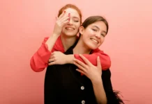 Hoe stuur je positieve energie naar iemand? Zo werkt liefdevolle aandacht Hoe stuur je positieve energie naar iemand? Zo werkt liefdevolle aandacht